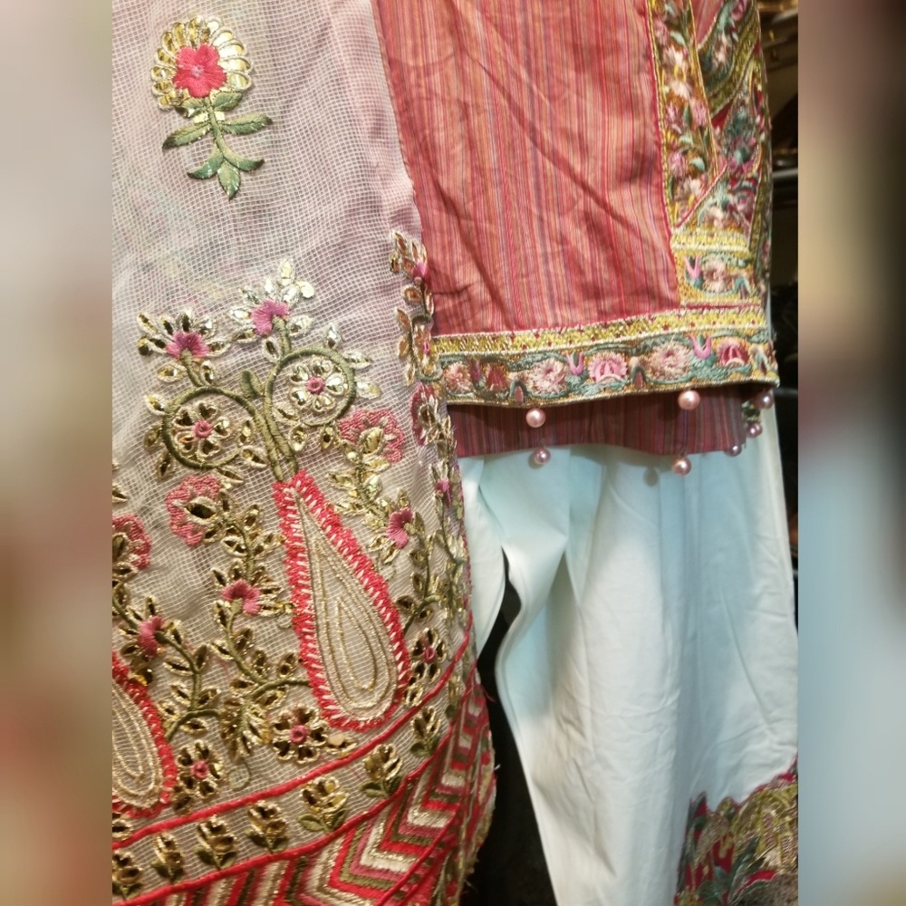 SOLD Crimson x Republic Womenswear Lawn - Picture 4 of 4